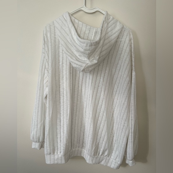 Bloom Chic Lightweight Zip-Up - Picture 3 of 4